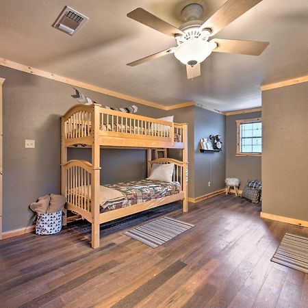 Villa Broken Bow Retreat On 2 Acres With Hot Tub And Deck! Extérieur photo
